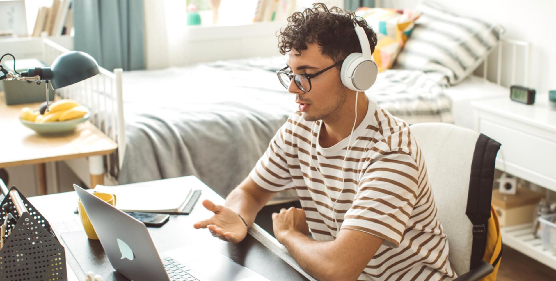 Gruppe während einer gemeinsamen Webinar-Übung